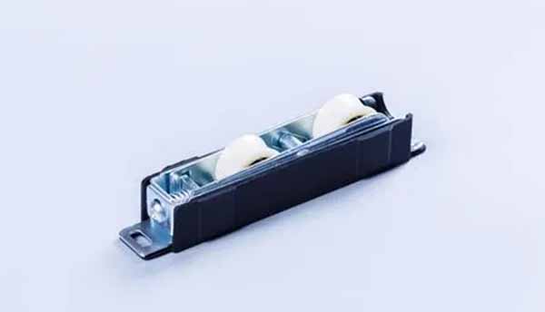 怎樣更換門(mén)窗滑輪?